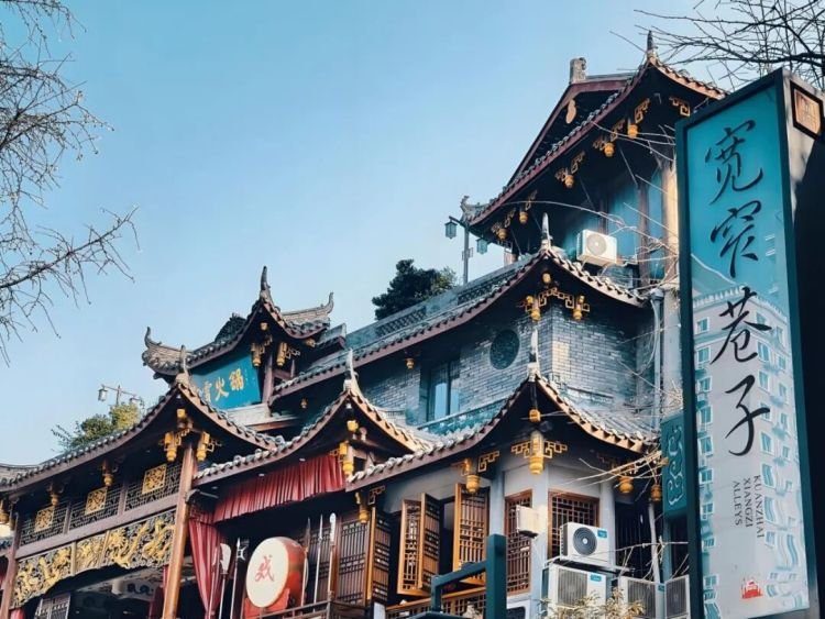 成都·峨眉山·乐山大佛·都江堰·熊猫谷·黄龙·九寨沟·剑门关·昭化古城·双飞8天7晚（10月11日、16日、19日开班·20人独立自组团·6晚四钻+1晚五钻·川蜀环线不走回头路）